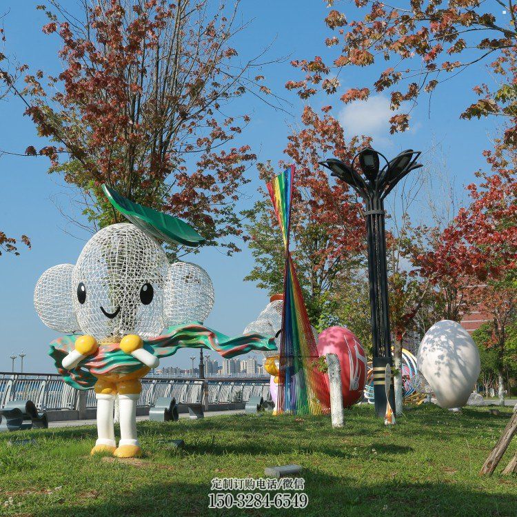 拉萨市户外镂空卡通雕塑供应，花园小品，铁艺卡通雕塑展品